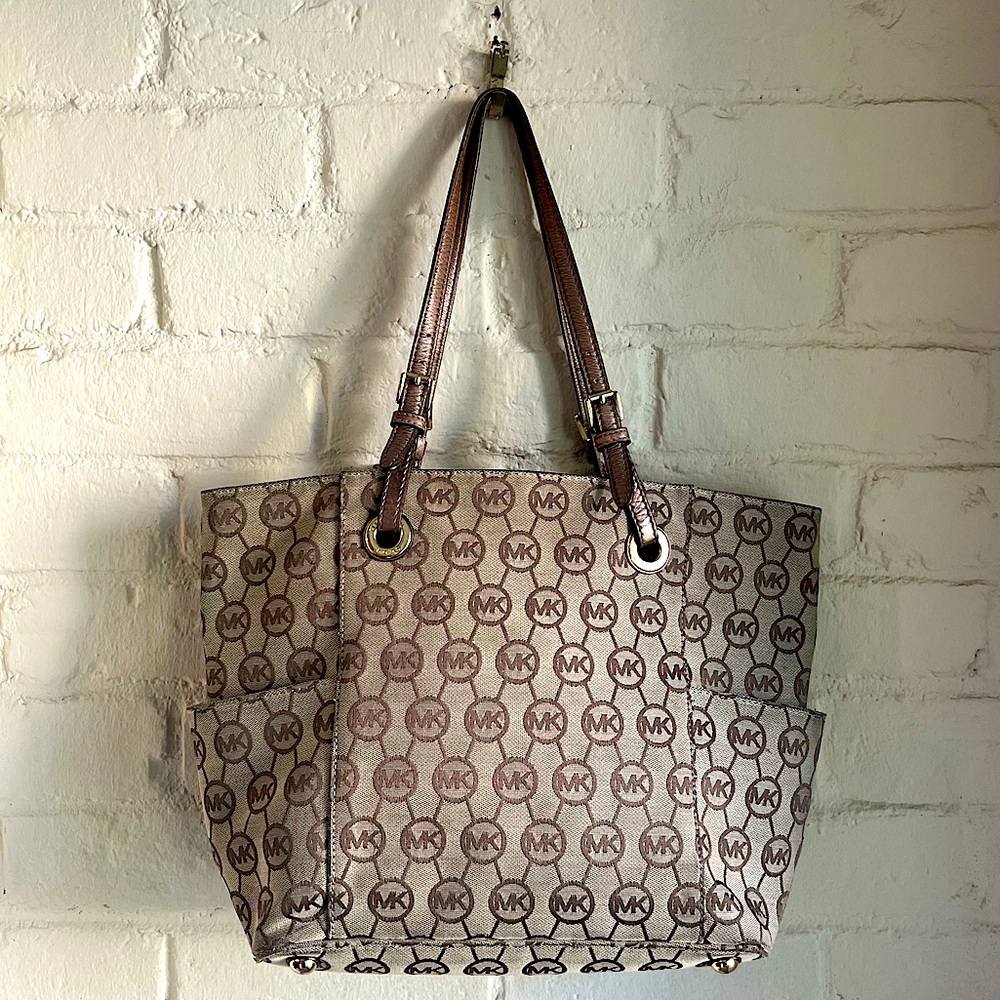 Michael Kors vintage tan & beige monogram tote purse leather adjustable - Picture 2 of 16